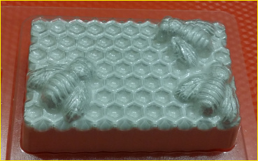 Пчелы на сотах — форма пластиковая для мыла