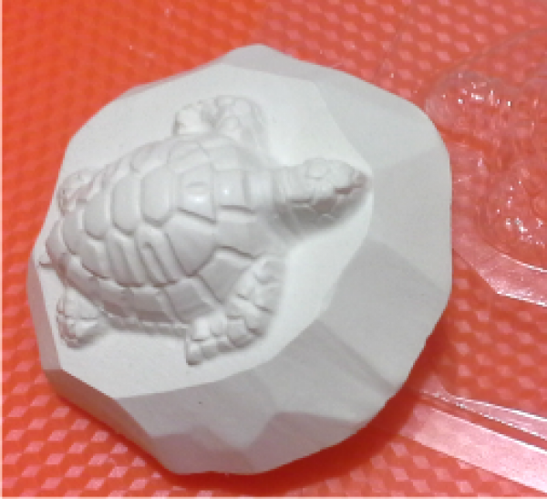 Черепашка на камне — форма пластиковая для мыла