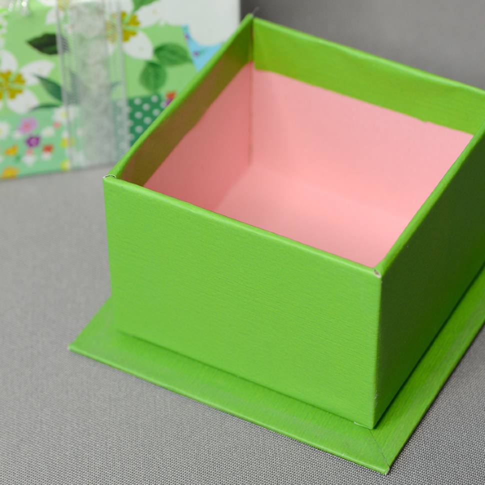Кружева - коробочка подарочная квадратная (7*7*5,5 см)