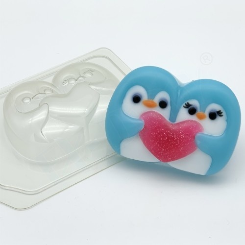 Пингвины парочка с сердцем — форма пластиковая для мыла