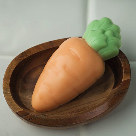 Морковка мультяшная — форма пластиковая для мыла