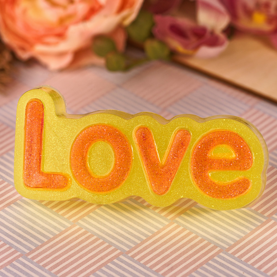 Love (надпись) — форма пластиковая для мыла или шоколада