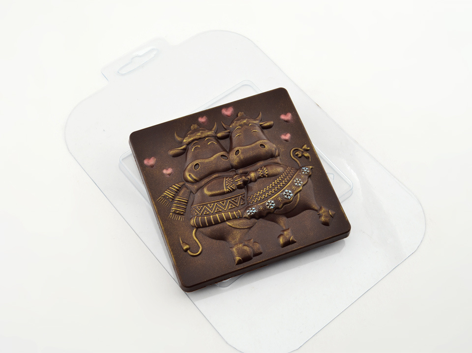 Плитка Бык в обнимку — форма пластиковая для шоколада