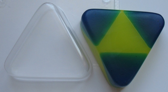 Треугольник — форма пластиковая для мыла