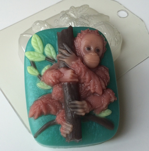 Орангутанг на дереве — форма пластиковая для мыла